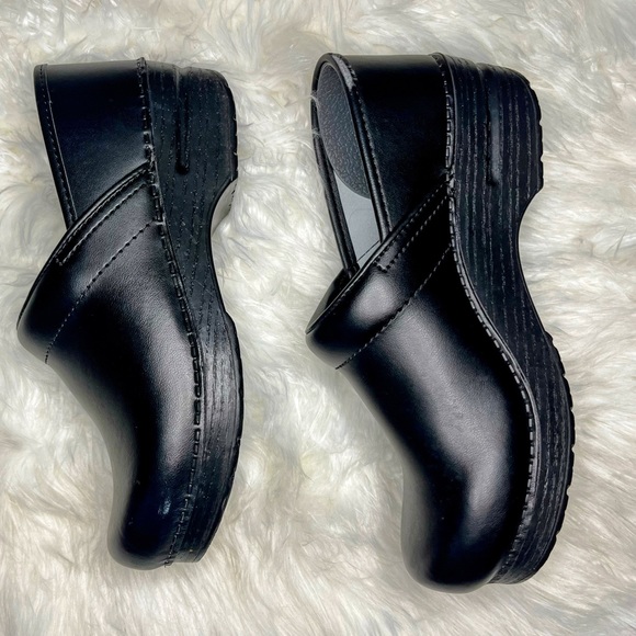 Dansko Professional Black Leather Clog - Picture 5 of 13